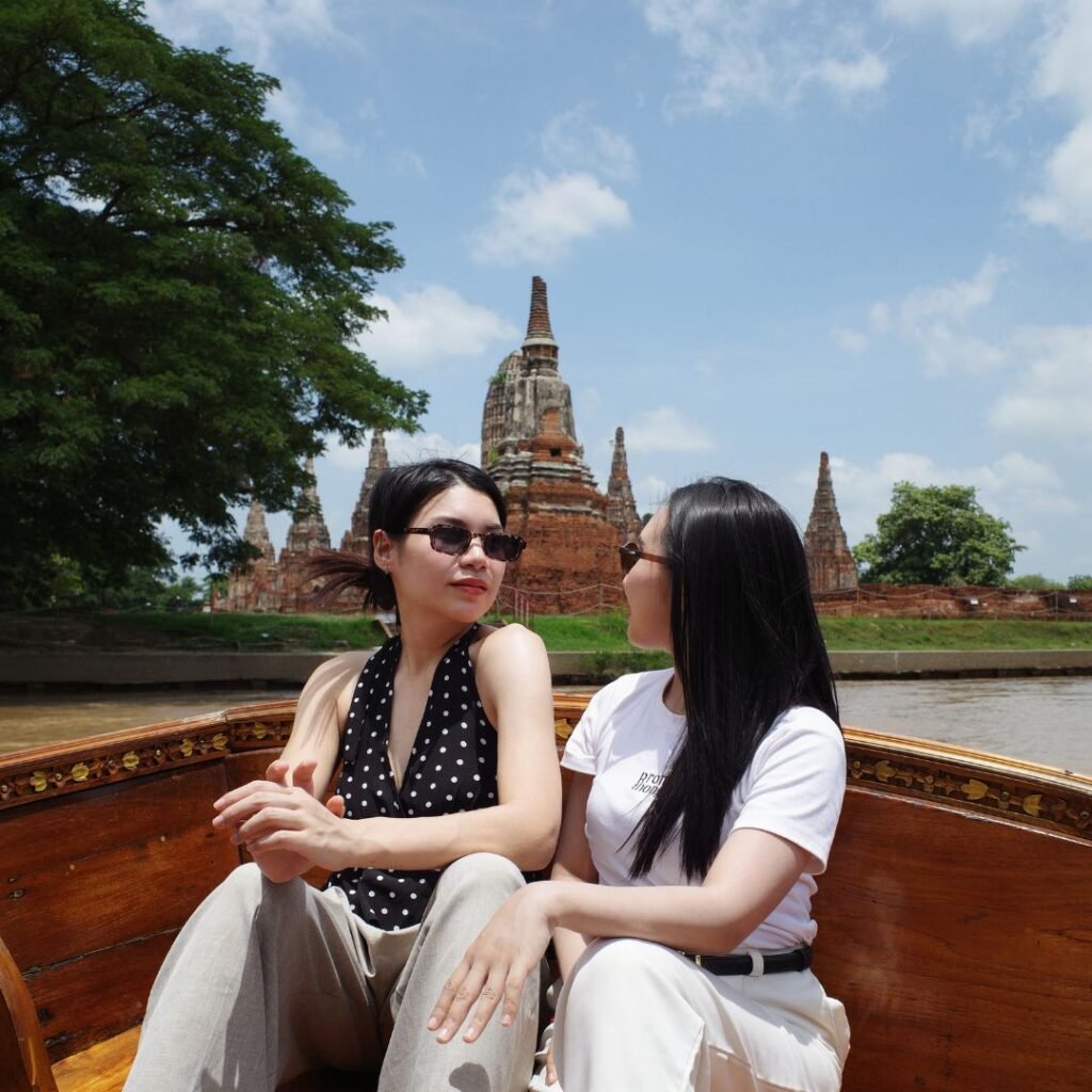 package ayutthaya shipyard Ayutthaya boat trip on the Chao Phraya River with tourists enjoying the view ล่องเรืออยุธยาบนแม่น้ำเจ้าพระยา นักท่องเที่ยวชมวิวโบราณสถาน